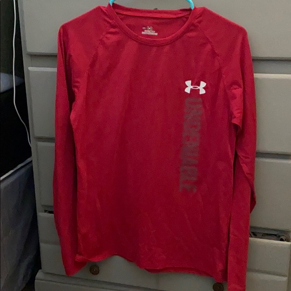 Under Armour Tops - Under armour HEAT GEAR MD lightly worn